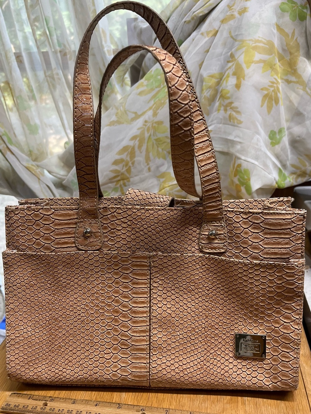 Liz Claiborne Pink Beige Embossed Tote Bag Multi Pocket Organizer